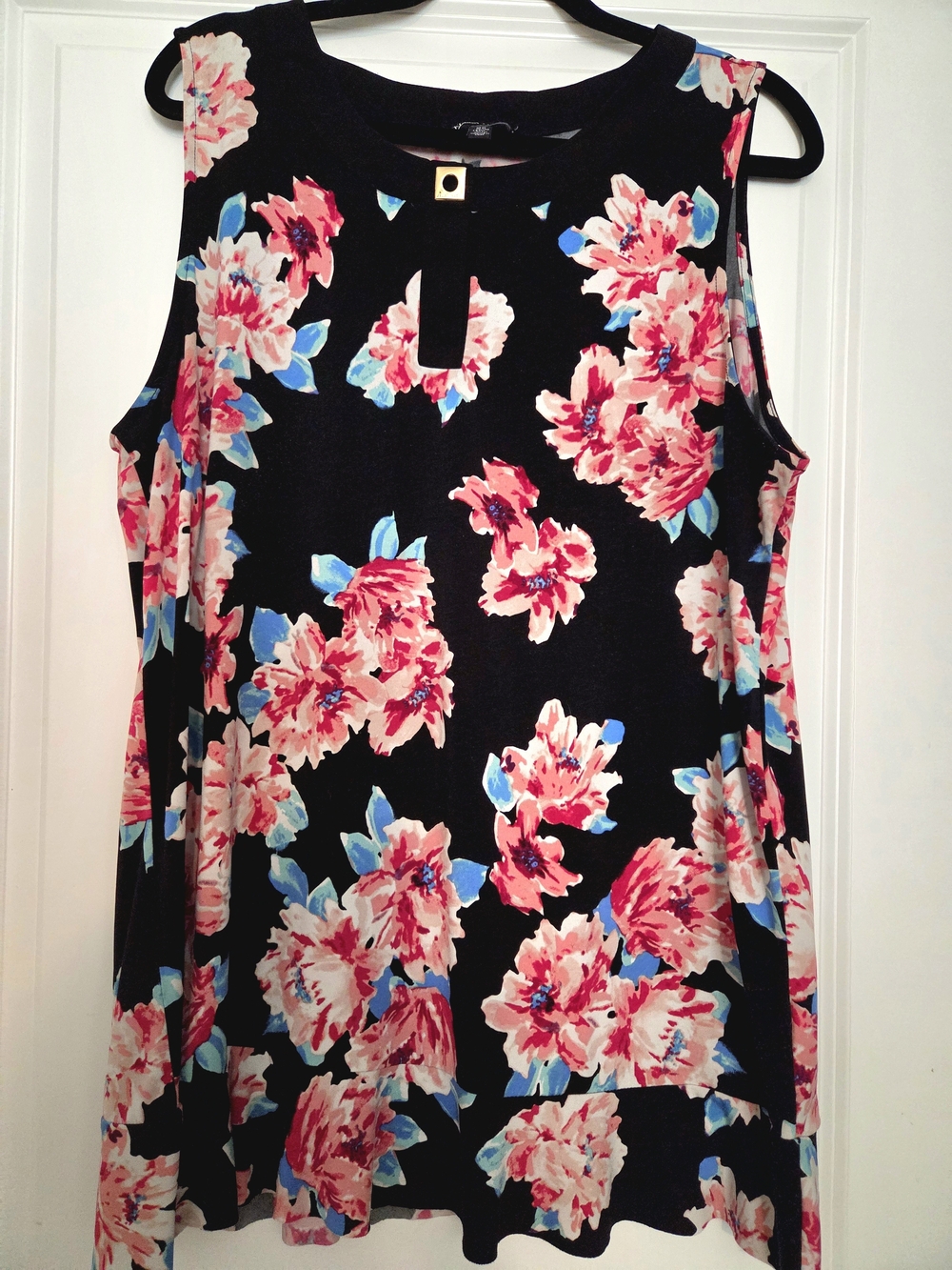 Ellen Tracy Black Floral Keyhole Sleeveless Top